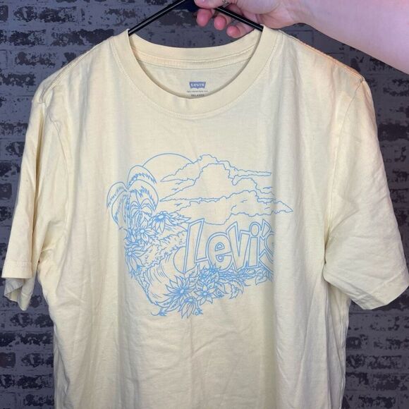 Levi’s | women yellow short sleeve shurt - Picture 1 of 9